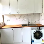Spacious Private Room Minutes Away From Eastwood
