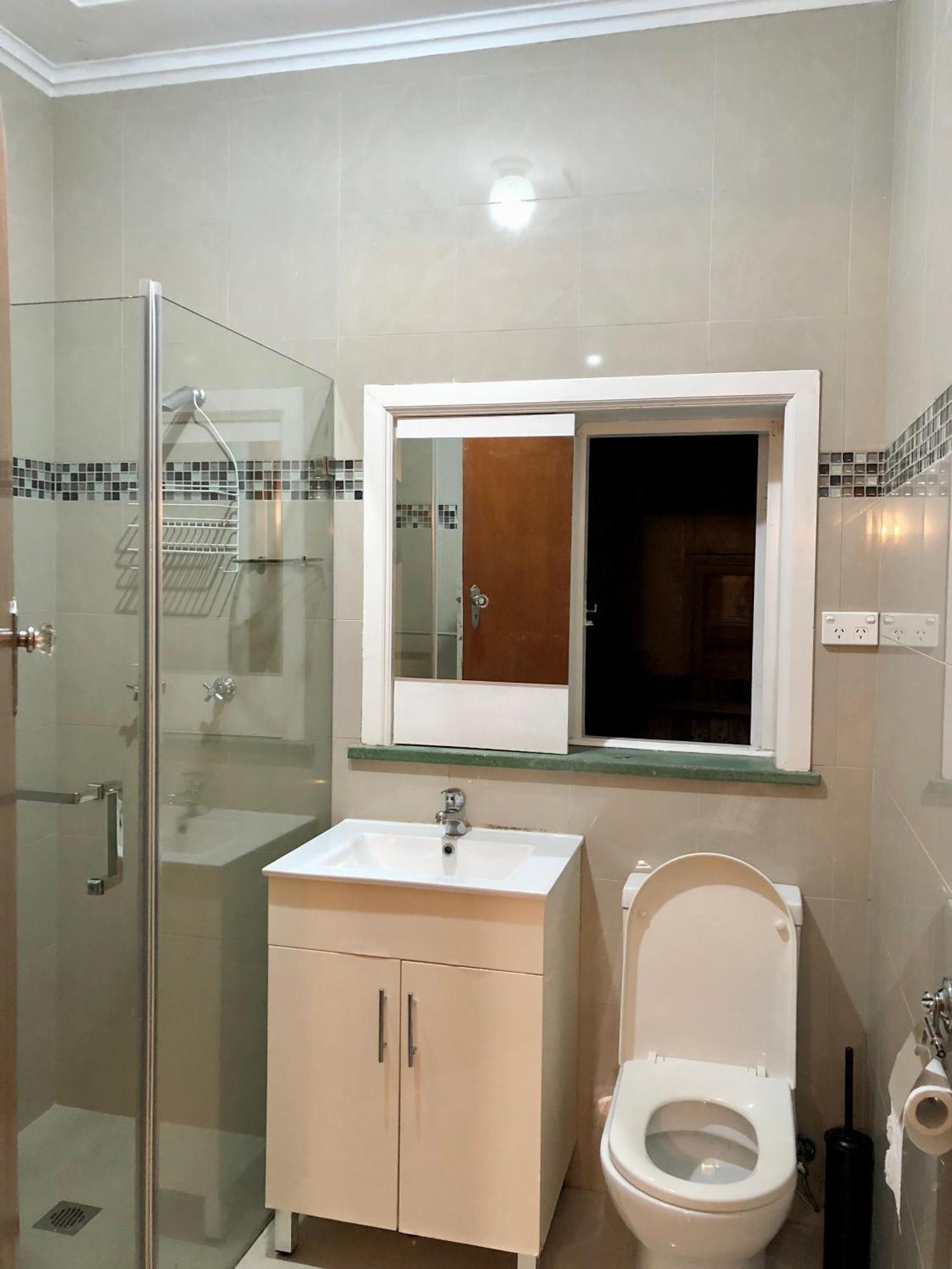 Spacious Private Minutes Away From Eastwood Homestay *